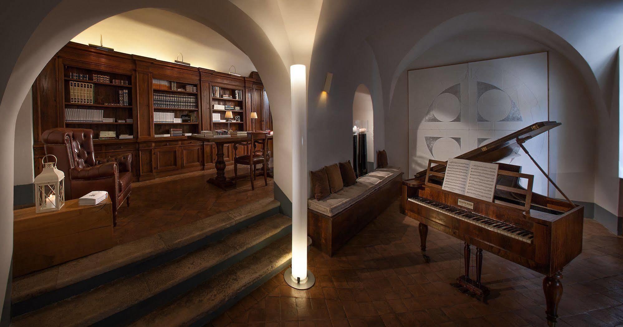 נורצ'יה Relais & Chateaux Palazzo Seneca מראה חיצוני תמונה